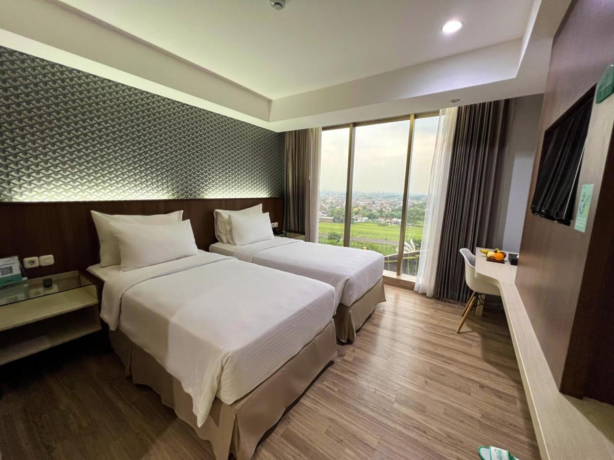 Hotel Ayola Sunrise Mojokerto Buitenkant foto