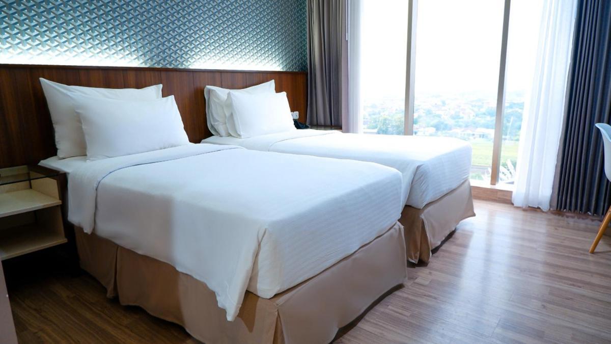 Hotel Ayola Sunrise Mojokerto Buitenkant foto