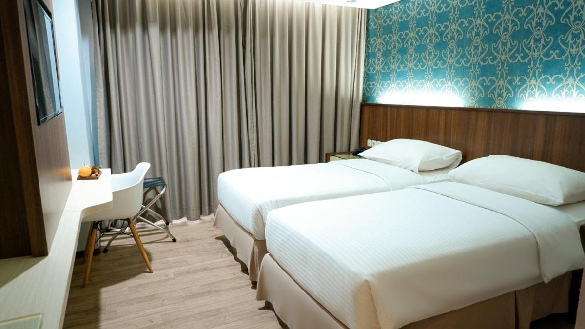 Hotel Ayola Sunrise Mojokerto Buitenkant foto