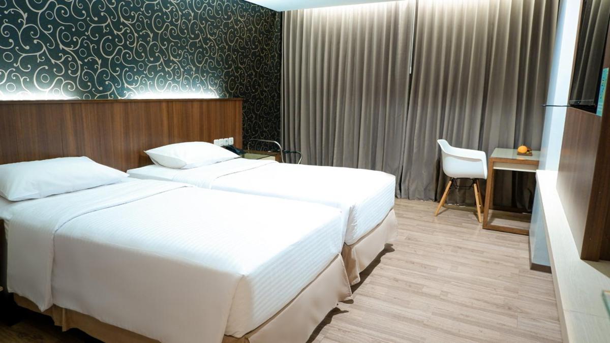Hotel Ayola Sunrise Mojokerto Buitenkant foto