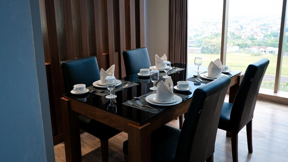 Hotel Ayola Sunrise Mojokerto Buitenkant foto