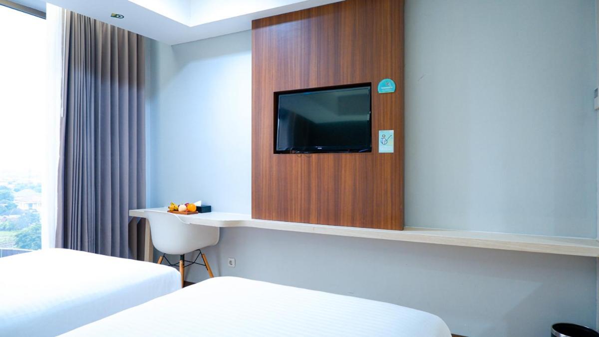 Hotel Ayola Sunrise Mojokerto Buitenkant foto