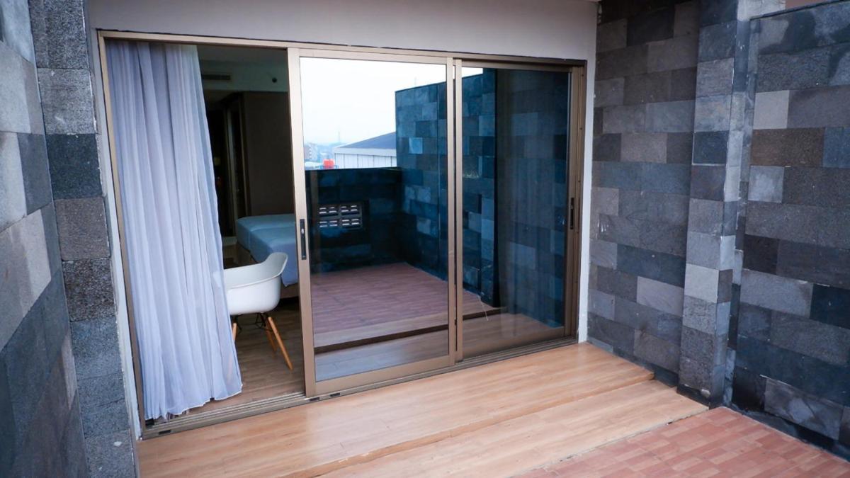Hotel Ayola Sunrise Mojokerto Buitenkant foto