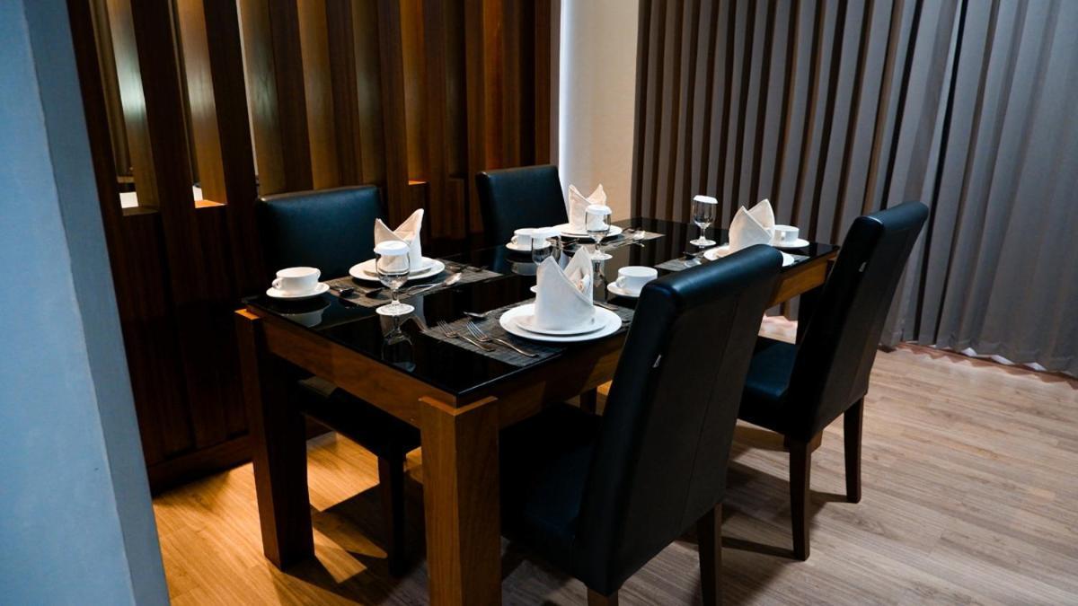 Hotel Ayola Sunrise Mojokerto Buitenkant foto