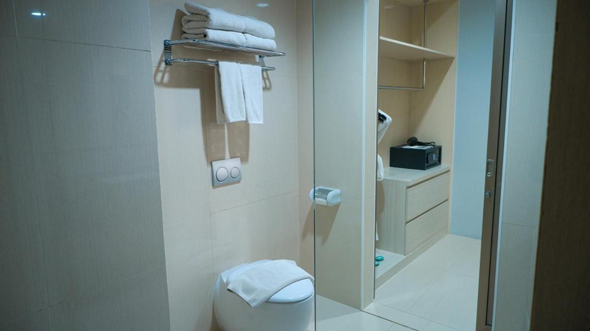Hotel Ayola Sunrise Mojokerto Buitenkant foto