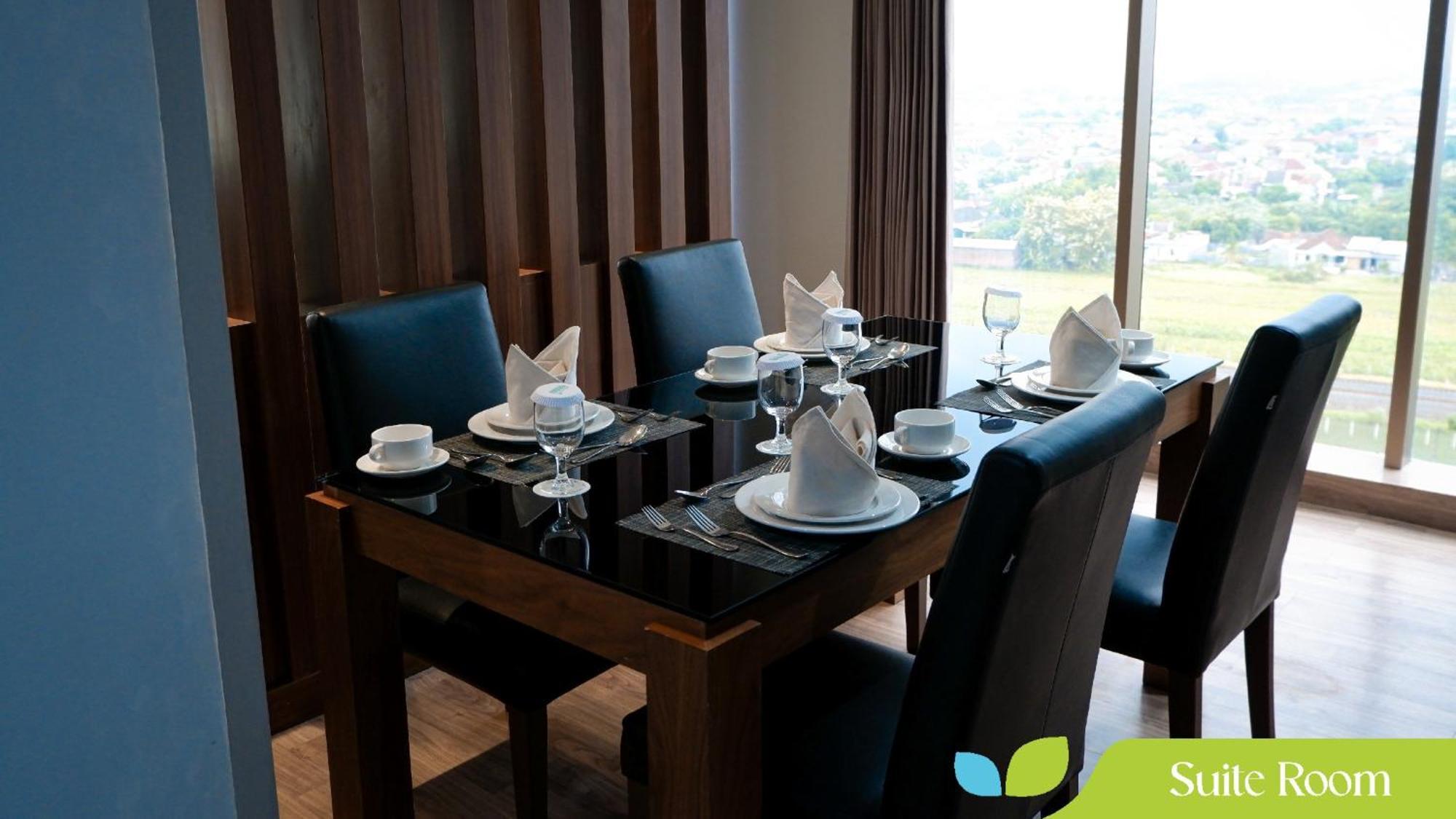 Hotel Ayola Sunrise Mojokerto Buitenkant foto