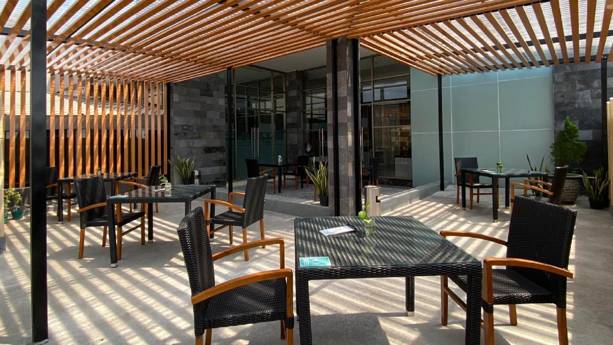 Hotel Ayola Sunrise Mojokerto Buitenkant foto
